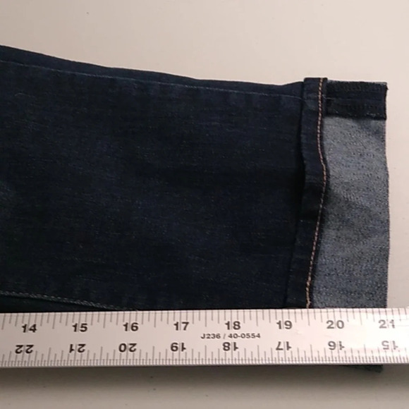 LEVIS SIGNATURE MIDRISE, STRETCH CAPRI WITH CUFFED LEG, WATERLESS DENIM JEANS - Picture 8 of 9